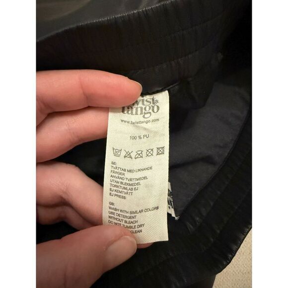 Twist and Tango Black Faux Leather Shorts Elastic Waist Casual Summer Sz 40 L/XL - Picture 6 of 7